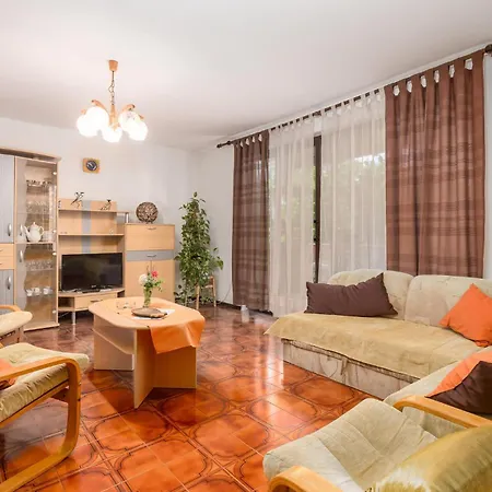 Beautiful In With Kitchen Apartment