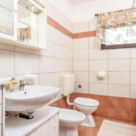 Apartment Beautiful In With Kitchen Mali Losinj