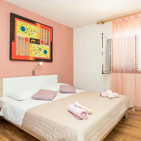 Beautiful In With Kitchen Apartment *